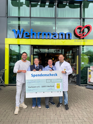 Die Edeka Wehrmann Filiale in Eilshausen spendet 500 € an den Karlsson e.V.