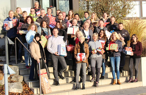 Buschjost GmbH spendet 90 Geschenke