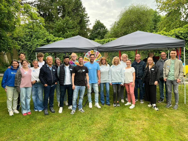 Jubiläumsflohmarkt mit Helfer*innen