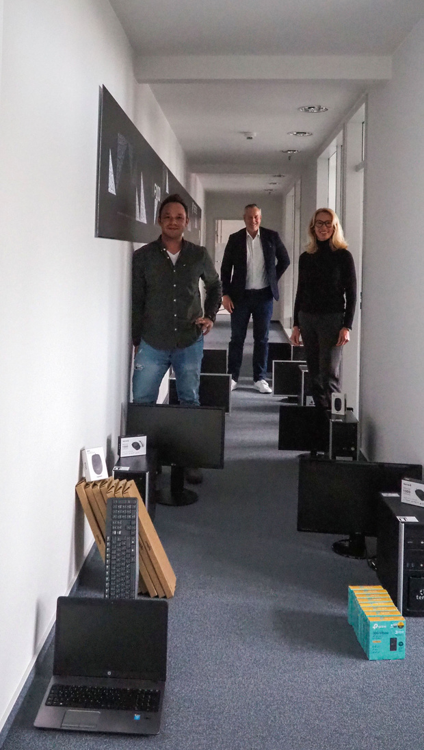 K-Visions Marketing spendet Computer